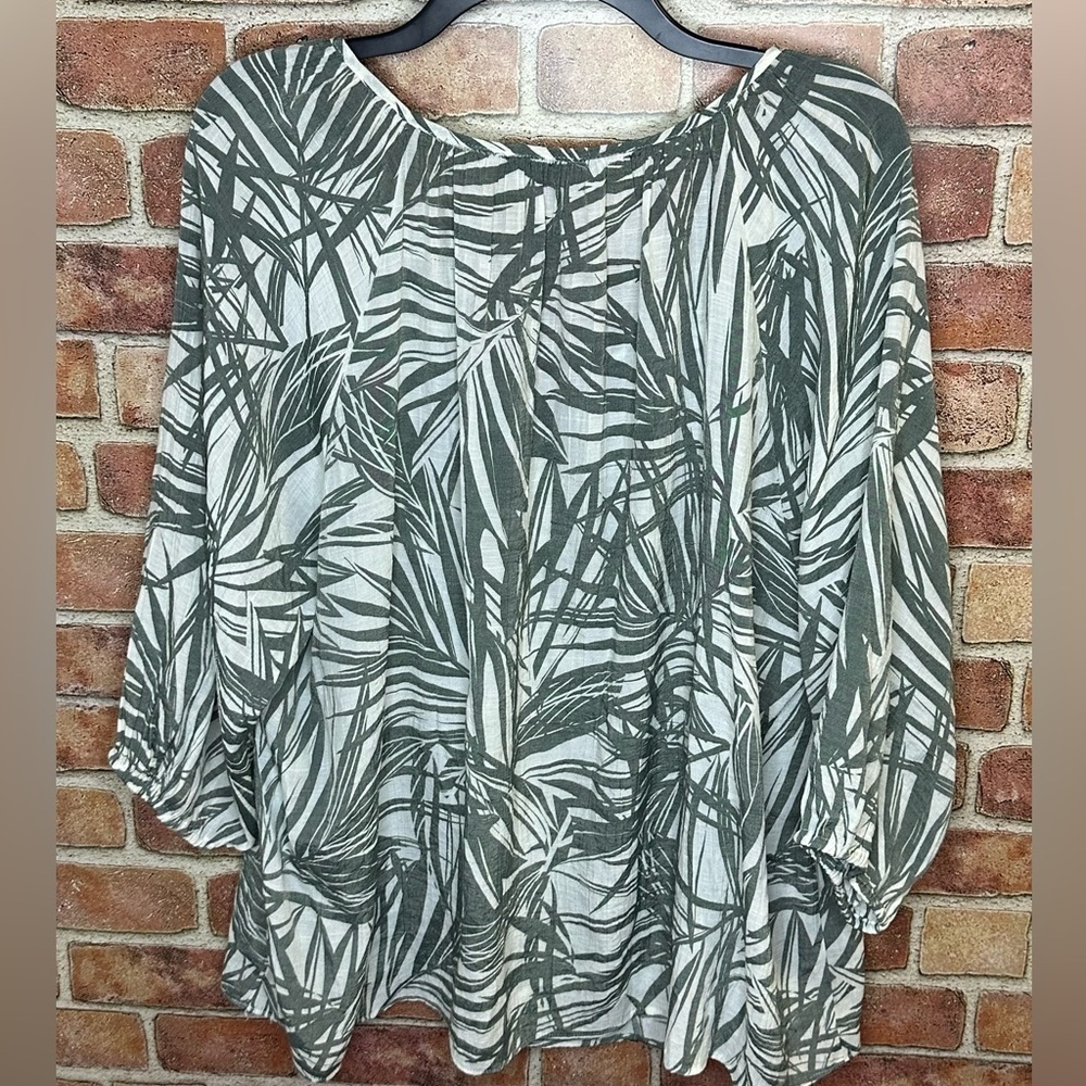 Zac and Rachel split neck blouse size 2x - Picture 2 of 8